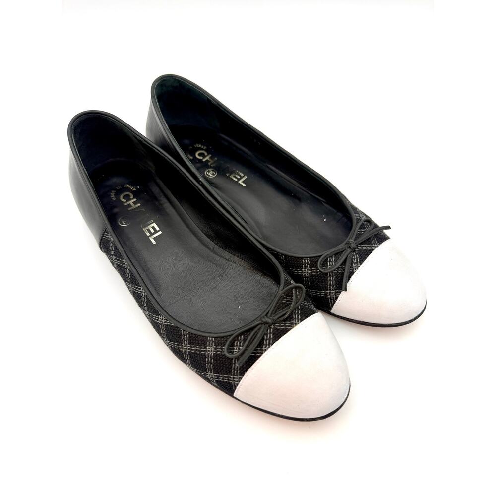 Chanel Interlocking CC Ballet Flats Black White Cap Toe Size 38.5 / 8.5 Bow - Picture 3 of 16